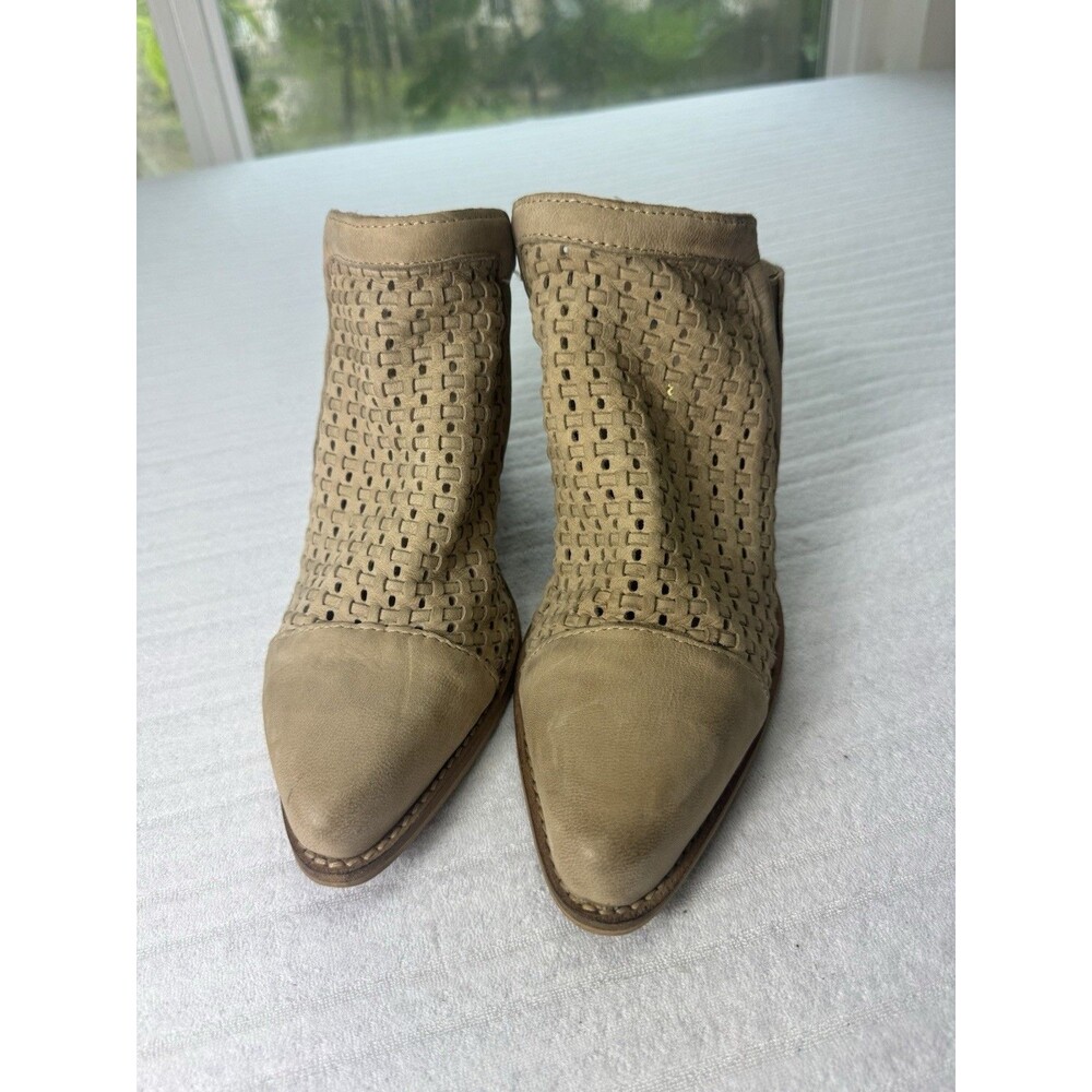 Diba True Women’s 9.5M Tan Leather Woven Pointed Toe Heeled Booties